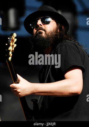 Daron Malakian Scars Broadway en 2008 KROQ Weenie Roast y Fiesta Verizon Wireless Amphitheatre Irvine. Banque D'Images