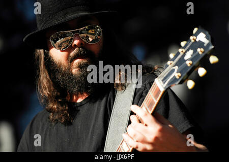 Daron Malakian Scars Broadway en 2008 KROQ Weenie Roast y Fiesta Verizon Wireless Amphitheatre Irvine. Banque D'Images