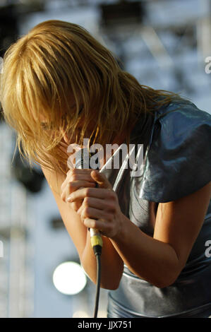 Emily Haines Metric exécutant 2008 Coachella Music Festival Indio. Banque D'Images