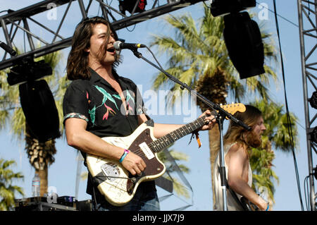 Matthew Vasquez Delta Spirit (l) interprète 2011 Coachella Music Festival Mars 16,2011 Indio. Banque D'Images