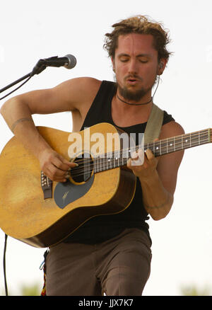 John Butler John Butler Trio exécutant 2008 festival Coachella Indio. Banque D'Images