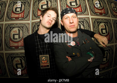 (G-D) Bobby Alt Street Drum corps Stephen Perkins Jane's addiction Guitar Centre Drum-off Henry Fonda Theatre Los Angeles, ca. Banque D'Images