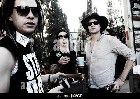 (G-D) Adam Alt,Frank Zummo Bobby Alt Street Drum corps portrait Bamboozle Festival - jour 1 Mars 27,2010 Anaheim. Banque D'Images