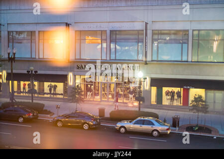 Washington, DC - Saks Fifth Avenue sur Wisconsin Avenue. Banque D'Images