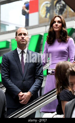 Der britische Prinz William und seine Frau Herzogin Kate kommen am 21.07.2017 am Hauptbahnhof à Berlin une, um mit dem Zug nach Hamburg zu fahren. Die Hansestadt ist der Abschluss votre dreitägigen Deutschlandbesuchs. Foto : Bernd von Jutrczenka/dpa Banque D'Images