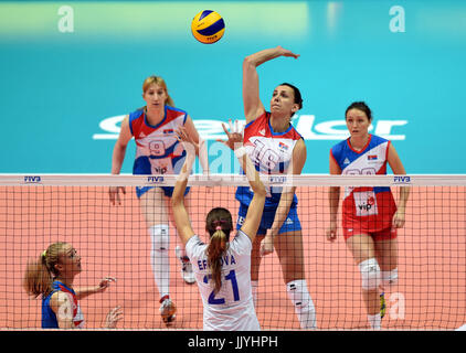 Hong Kong, Chine. 21 juillet, 2017. Milena Rasic (C, arrière) est en concurrence au cours de la rencontre contre la Russie au groupe de la FIVB World Grand Prix à Hong Kong, Chine, le 21 juillet 2017. Credit : Liu Yun/Xinhua/Alamy Live News Banque D'Images