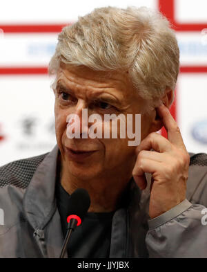 Beijing, Chine. 21 juillet, 2017. Arsène Wenger, manager d'Arsenal réagit au cours de la conférence de presse pour l'avant-saison match de foot entre Chelsea et Arsenal au stade national de Beijing, capitale de la Chine, le 21 juillet 2017. Source : Xinhua/Alamy Live News Banque D'Images