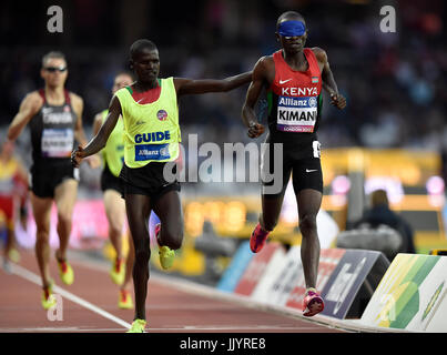 Londres, Royaume-Uni. 21 juillet, 2017. Londres, ANGLETERRE - 21 juillet 2017 : guide Mushai Samuel Kimani, James Boit (KEN) en 1500 M T11 pendant la Para Championnats mondiaux d'athlétisme 2017 à Londres Londres Stadium le vendredi. Photo : Taka Taka : crédit G Wu Wu/Alamy Live News Banque D'Images