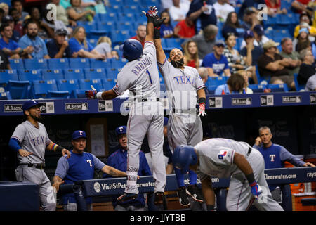 Saint Petersburg, Florida, USA. 21 juillet, 2017. Vous VRAGOVIC | fois.du jeu entre les Rangers du Texas et les Rays de Tampa Bay au Tropicana Field à Saint-Pétersbourg, en Floride le vendredi, Juillet 21, 2017. Credit : Vragovic/Tampa Bay Times/ZUMA/Alamy Fil Live News Banque D'Images