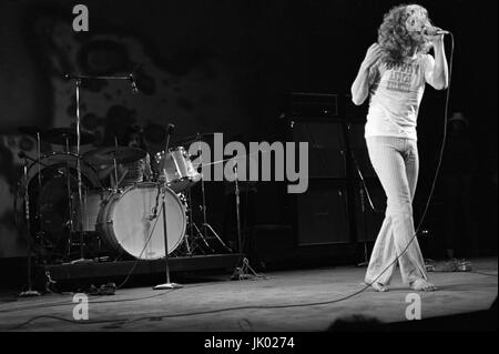 Led Zeppelin effectuant au Newport Jazz Festival de Newport, le 6 juillet 1969. ** Jamais-AVANT A publié des photos ** © Peter Tarnoff / MediaPunch Banque D'Images