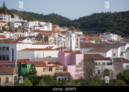 La vieille ville de Monchique dans la Sierra de Monchique, à l'Algarve du Portugal en Europe. Banque D'Images