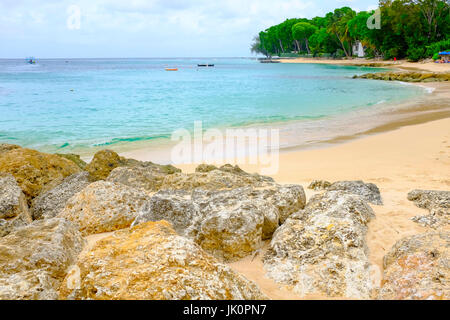 Plage et côte, Holetown, Barbados, West Indies Banque D'Images