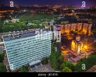 Jour-nuit sur la ville Donetsk (Ukraine) Banque D'Images