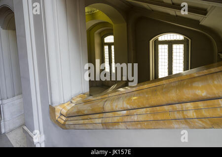 Détail de l'escalier de l'intérieur à Marine ministère à Rome. L'Italie, Rome, 2017 Banque D'Images