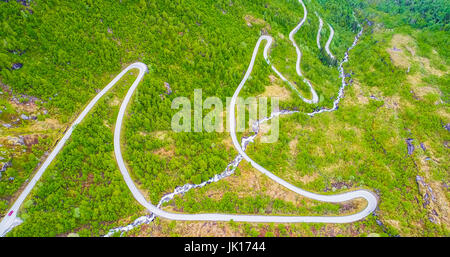 Route de montagne. Du Gaular, la Norvège. Banque D'Images