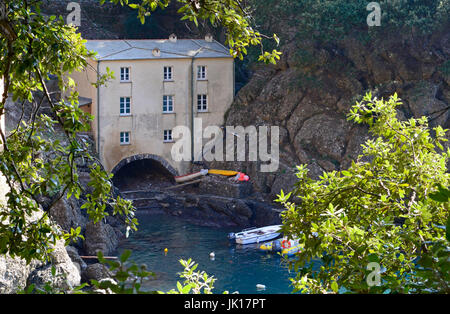 Maison de pêcheur, de San Fruttuoso di Camogli, Ligury, Italie Banque D'Images