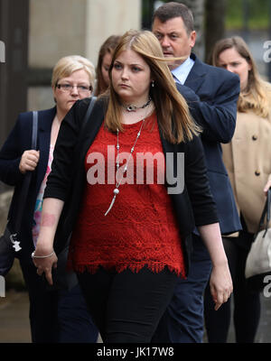 Rebecca Williams, la petite amie de Logan, victime de meurtre Cameron arrive à la Haute Cour à Glasgow en amont d'une audience où Blair Logan a admis avoir tué son frère et de tentative de meurtre sur Mme Williams dans un jour de l'an incendie. Banque D'Images