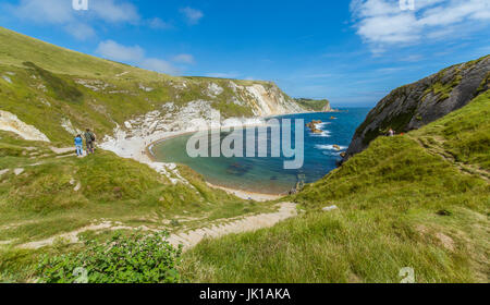 Avis de 'l'homme de guerre" plage adjacente à Durdle Door dans West Dorset Lulworth Banque D'Images