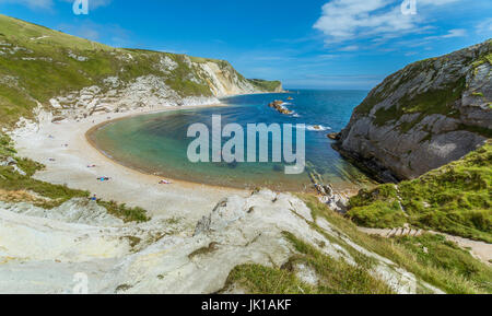 Avis de 'l'homme de guerre" plage adjacente à Durdle Door dans West Dorset Lulworth Banque D'Images