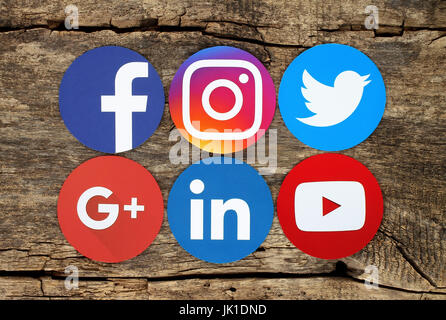 Kiev, Ukraine - Mars 03, 2017 : célèbre série icônes de médias sociaux tels que : Facebook, Twitter, Instagram, Linkedin, Google Plus, Youtube et imprimé sur p Banque D'Images
