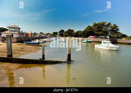 Bateaux dans le port de Keyhaven hampshire Banque D'Images