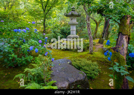 KYOTO, JAPON - Juillet 05, 2017 : Belle structure de pierres à l'intérieur du jardin Zen du Tenryu-ji, Temple du Dragon céleste. À Kyoto, au Japon. Banque D'Images