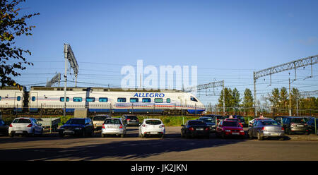 Vyborg, Russie - Oct 5, 2016. L'arrêt de train Allegro à la gare à Vyborg, Russie. A 174km au nord-ouest de Vyborg de Saint-Pétersbourg et à seulement 30 km fr Banque D'Images