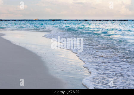 Belle île avec plage à Sandspit Maldives Banque D'Images