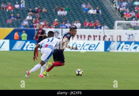 Philadelphia, PA USA - Juillet 19, 2017 : David Guzman (20) du Costa Rica au cours de 2017 contrôles ball jeu quaterfinal Gold Cup contre le Panama Costa Rica a gagné 1 - 0 Banque D'Images