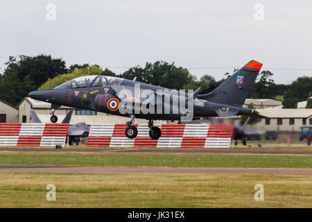 Alpha Jet de l'Armée de l'Air Française vu arriver au 2017 Royal International Air Tattoo à Fairford Royal Air Force dans le Gloucestershire - la larg Banque D'Images