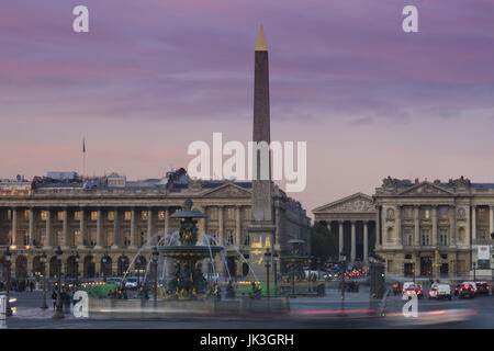 France, Paris, Place de la Concorde, au crépuscule Banque D'Images