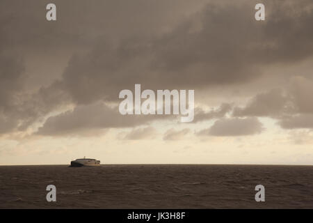 L'Uruguay, Colonia del Sacramento, ferry Buquebus à Buenos Aires sur le rio de la Plata, dusk Banque D'Images