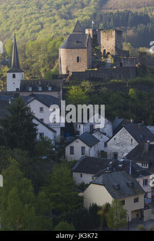 Le Luxembourg, la vallée de la rivière Sûre, Esch-sur-Sure, vue sur la ville, le matin, Banque D'Images