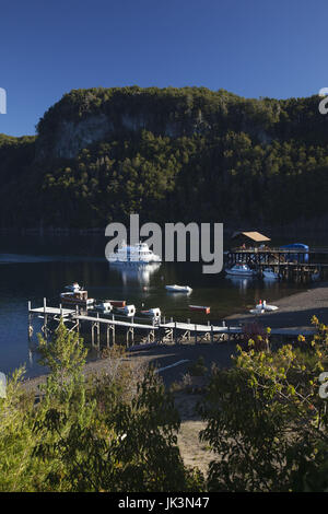 Argentine, province de Neuquen, Lake District, Route des Sept Lacs, Villa La Angostura, le Lac Nahuel Huapi, Mansa Bay et le ferry pour le Parque Nacional Los Arrayanes Banque D'Images