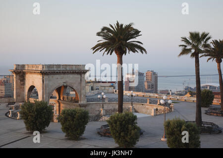 Italie, Sardaigne, Cagliari, Castello Il Vieille Ville, Bastione San Remy, Dawn Banque D'Images