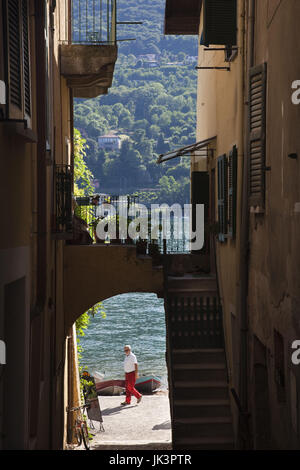 L'Italie, le Piémont, le Lac Majeur, Stresa, îles Borromées, l'Isola Superiore dei Pescatori, O Vue d'Archway, NR Banque D'Images