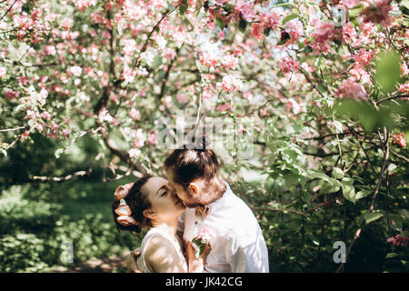 Middle Eastern dancer arbre en fleurs Banque D'Images