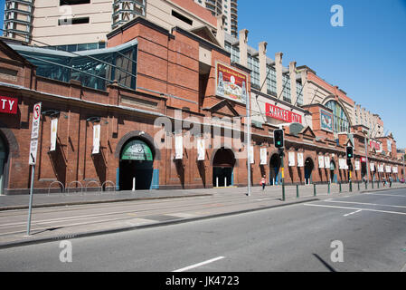 Sydney, NSW Australia-November,18,2016 : Ville marché magasins d'usine avec des gens au centre-ville de Sydney, Australie. Banque D'Images