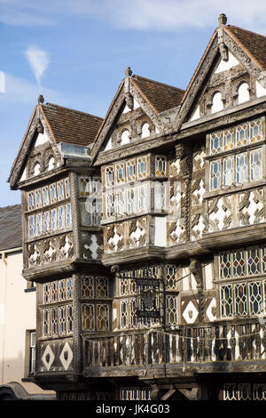 L'hôtel Feathers, Ludlow, une maison à pans de bois du début du 17e siècle. Banque D'Images