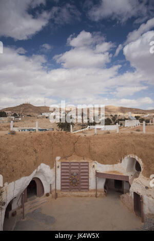 La Tunisie, Ksour, Matmata, elevated view de underground Hotel Sidi Driss, une fois qu'un jeu pour le film Star Wars Banque D'Images