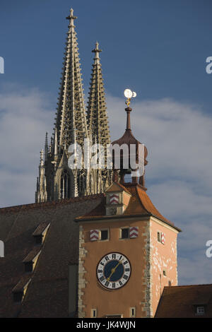 Allemagne, Bavière, Regensburg, vue du Danube et Steinerne pont, Banque D'Images