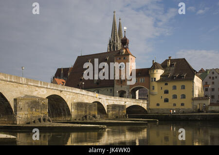 Allemagne, Bavière, Regensburg, vue du Danube et Steinerne pont, Banque D'Images