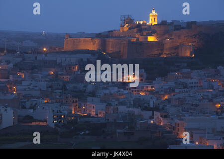 Malte, Gozo Island, Victoria-Rabat, portrait de la ville et forteresse Il-Kastell, dusk Banque D'Images