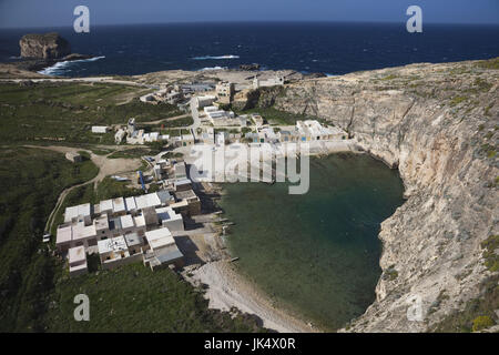 Malte, Gozo Island, Dwejra, augmentation de la vue sur la mer intérieure Banque D'Images