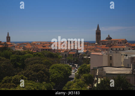 Italie, Sardaigne, dans l'ouest de la Sardaigne, Alghero, vue aérienne de l'Est Banque D'Images