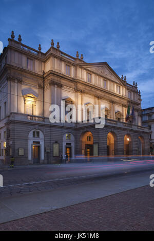 L'Italie, Lombardie, Milan, Teatro alla Scala, l'opéra La Scala, soir Banque D'Images