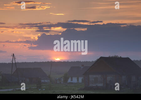 La Lettonie, Riga, Lettonie, sud-est Région de Latgale, la vallée de la rivière Daugava, Svente, village, coucher de soleil Banque D'Images