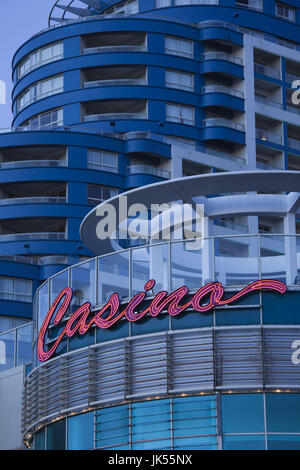 Uruguay, Punta del Este, Conrad Hotel and Casino, dusk Banque D'Images