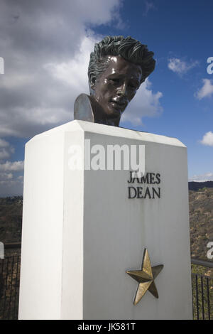 USA, Californie, Los Angeles, Griffith Park Observatory, buste de l'acteur James Dean Banque D'Images