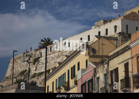 Italie, Sardaigne, Cagliari, Castello Il vieille ville à partir de la via Santa Margherita Banque D'Images